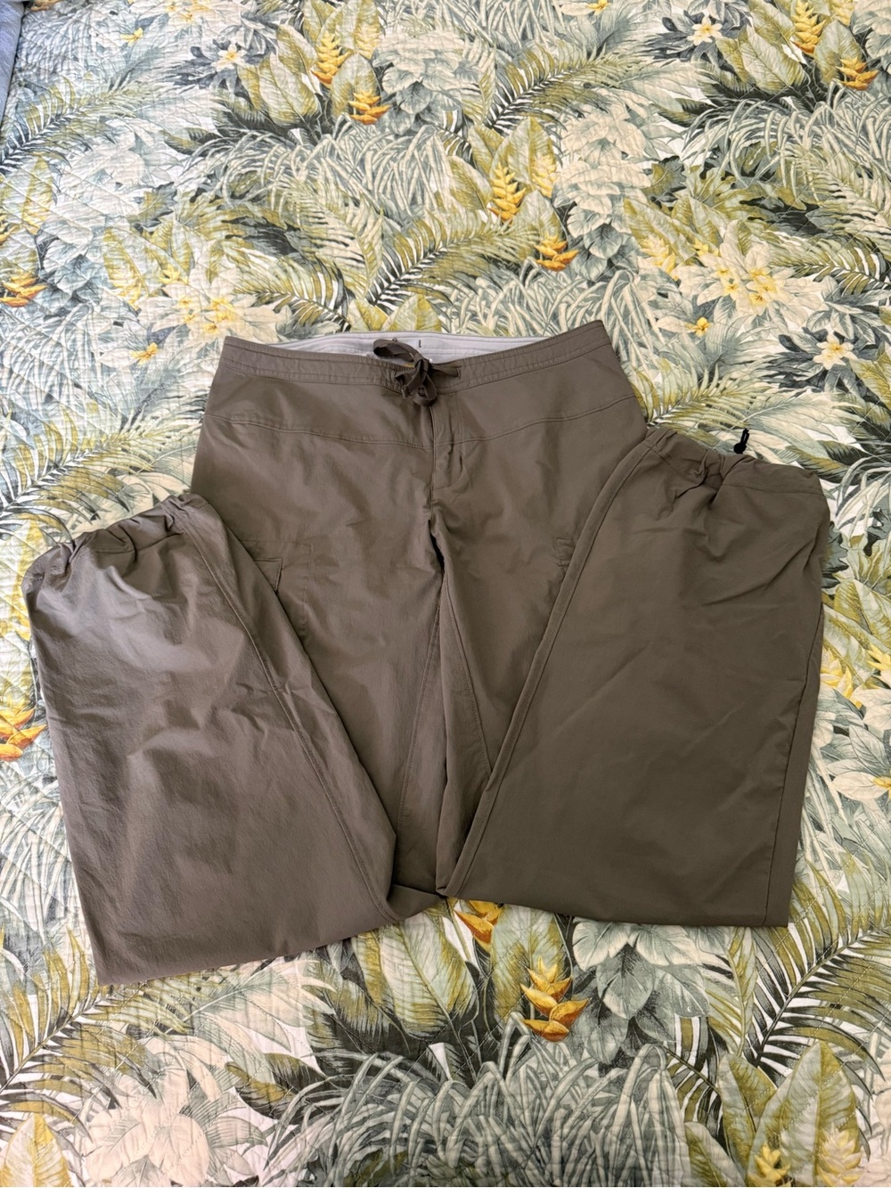 Mountain Gear women’s 8 Olive green